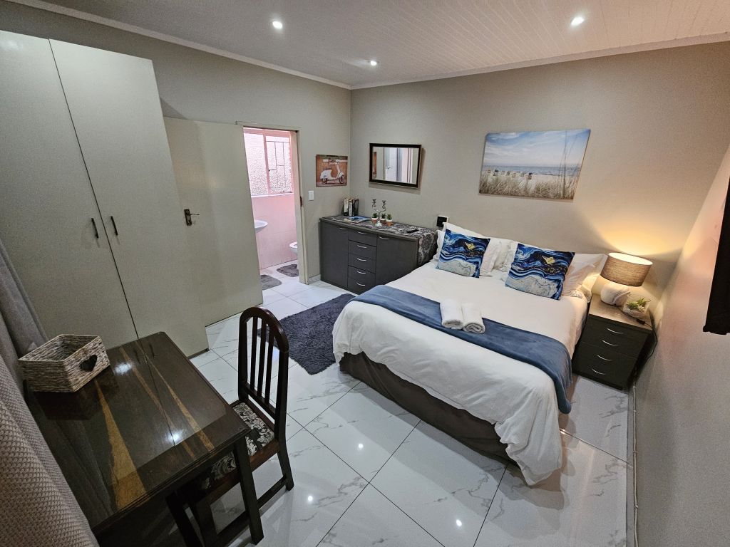 Sunset 2 - Queen Room